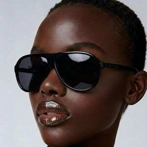 Stylish Black Aviator Sunglasses